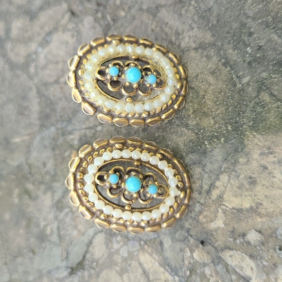 Vintage Jewelry - ART Arthur Pepper Vintage Clip On Earrings